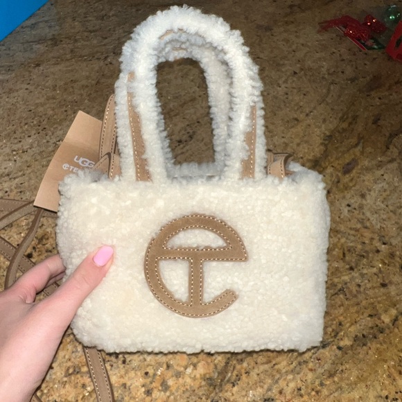 Telfar x ugg reverse shearling mini bag - Picture 5 of 6